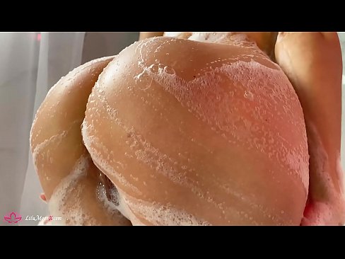 ❤️ Bruneta își masturbează păsărica cu un vibrator până la orgasm intens în duș ❤ at ro.teatroporno.ru